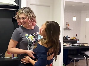 Ary Casal Luar, Luiz Casal Luar & Damiana share a torrid dinner and debar hook-up